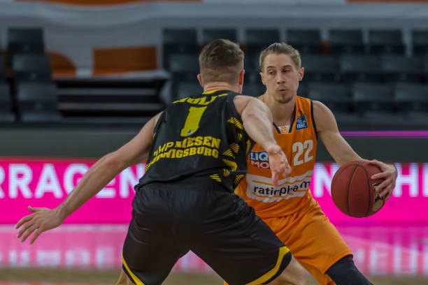 的发展备受 的发展备受